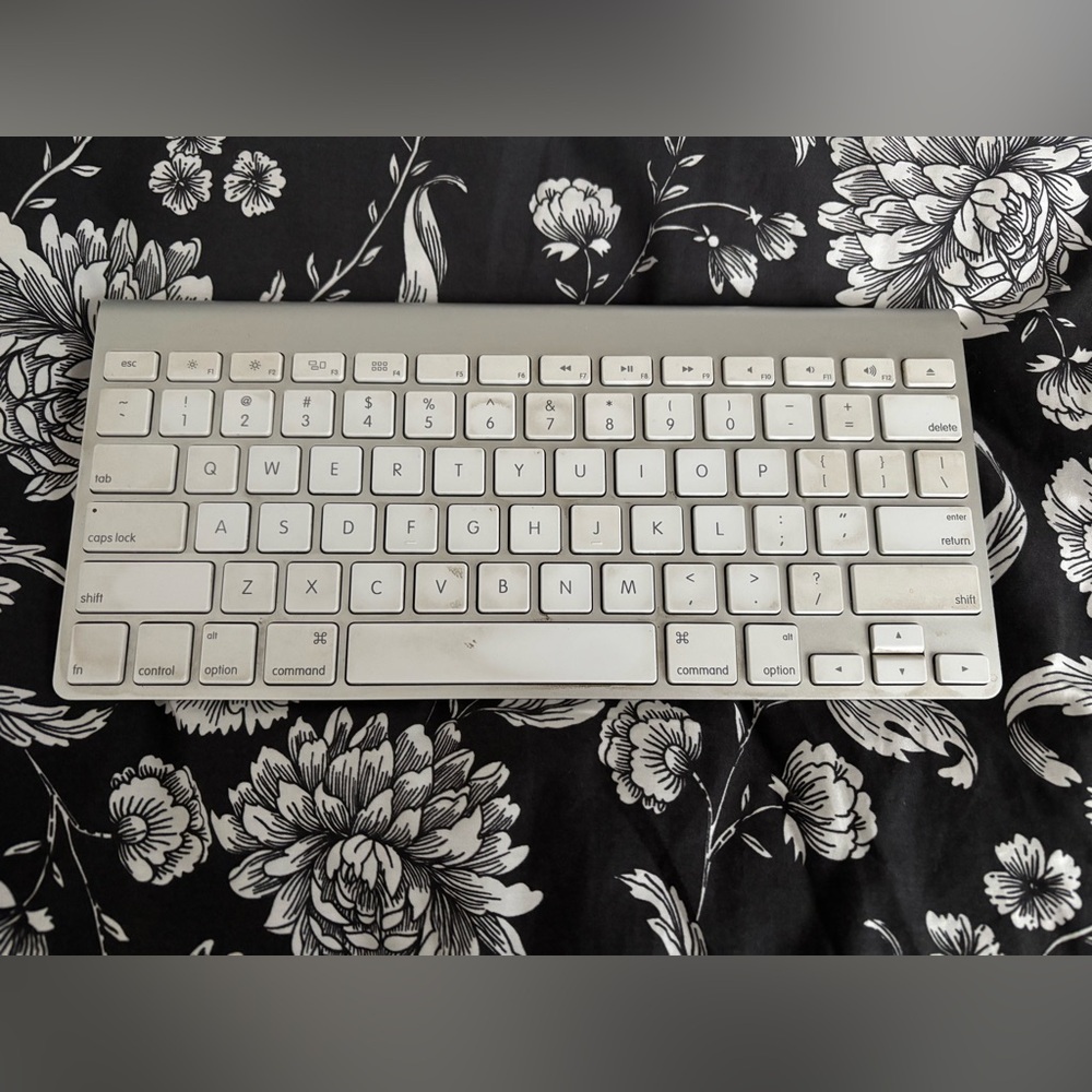 Apple Wireless Bluetooth Keyboard